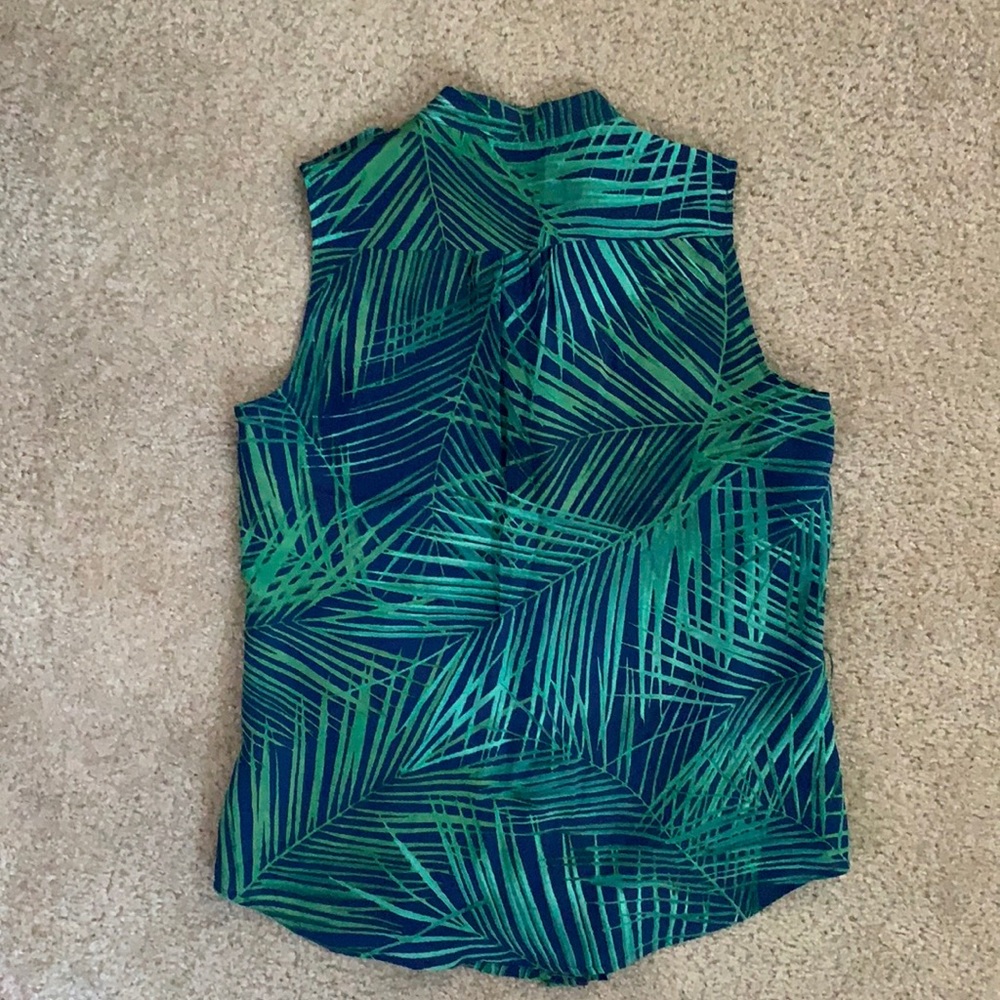 Banana Republic sleeveless silk blouse - Picture 2 of 3